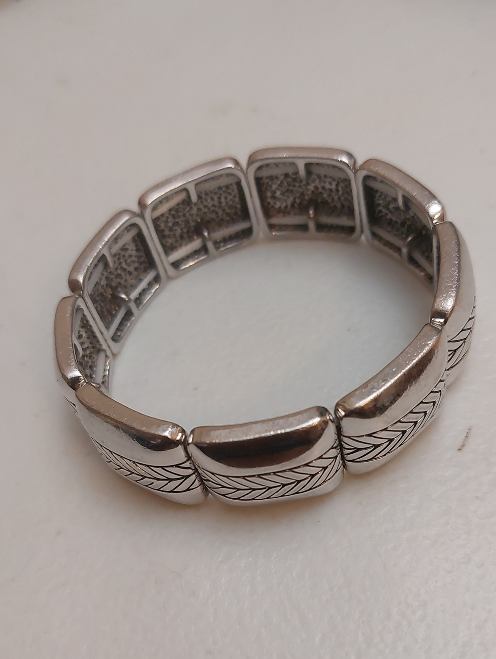 Premier Designs LOOKIN GOOD Silver Tone Stretch Bracelet 7 Inches Around